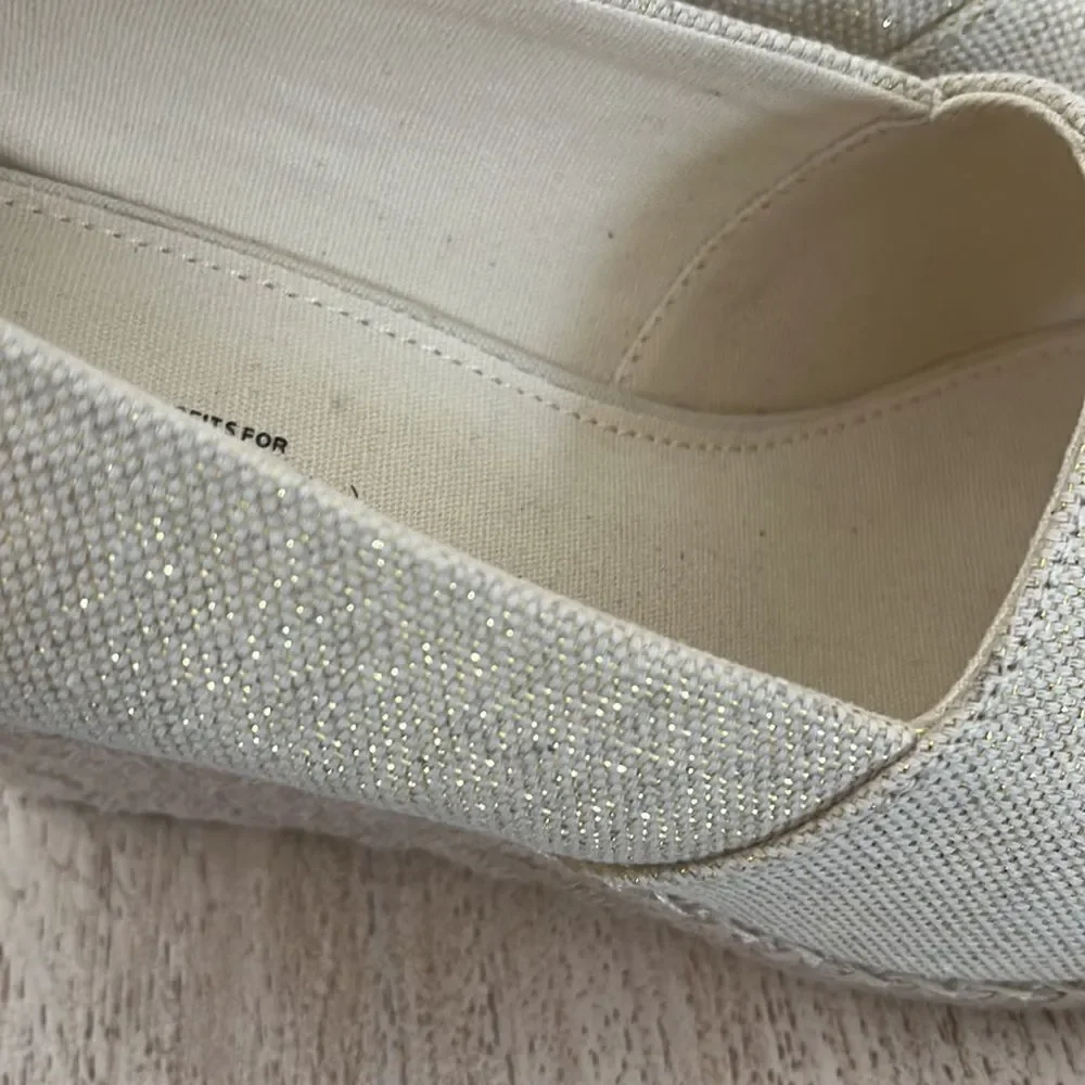 TOMS Michele slip on Espadrille Wedge Pump, Gold Metallic, Open toe, 10,‎ NWOB